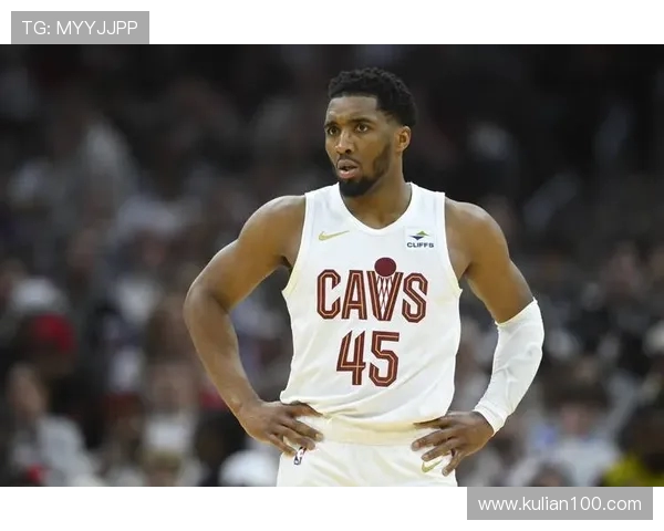 米切尔上半场闪耀下半场迷失全场仅得15分球队核心陷入沉寂